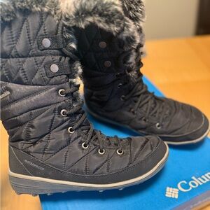 Columbia Women's Heavenly Omni-Heat Snow Boot size 7
Women’s used